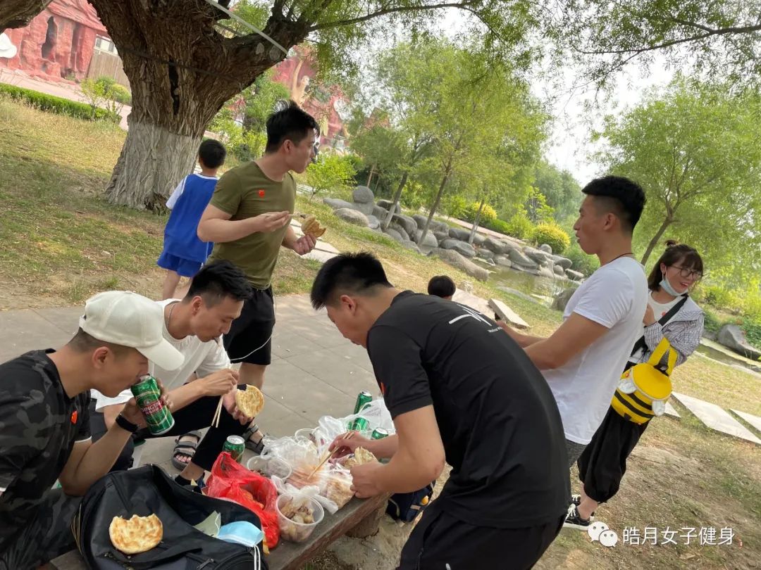 聊城皓月女子健身季卡多少钱_皓月女子健身俱乐部_皓月女子健身